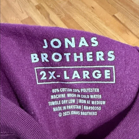 Maroon Jonas Brothers crewneck sweatshirt NWOT - Picture 3 of 3